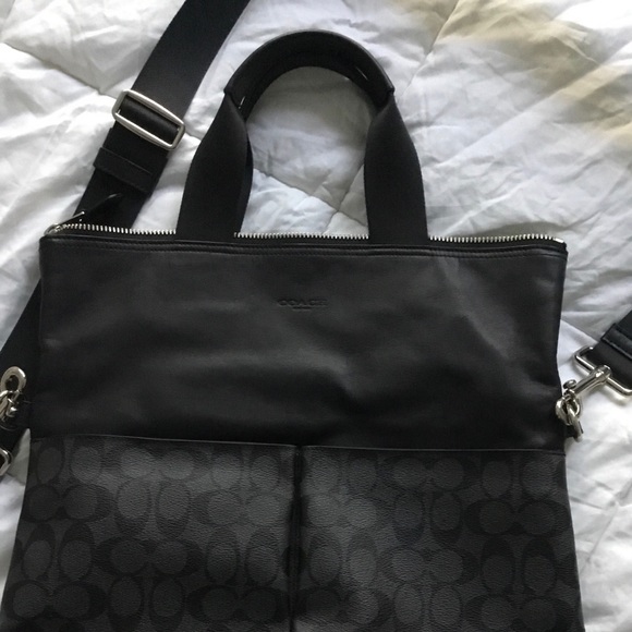 Coach Men's crossbody leather Bag - Picture 2 of 9